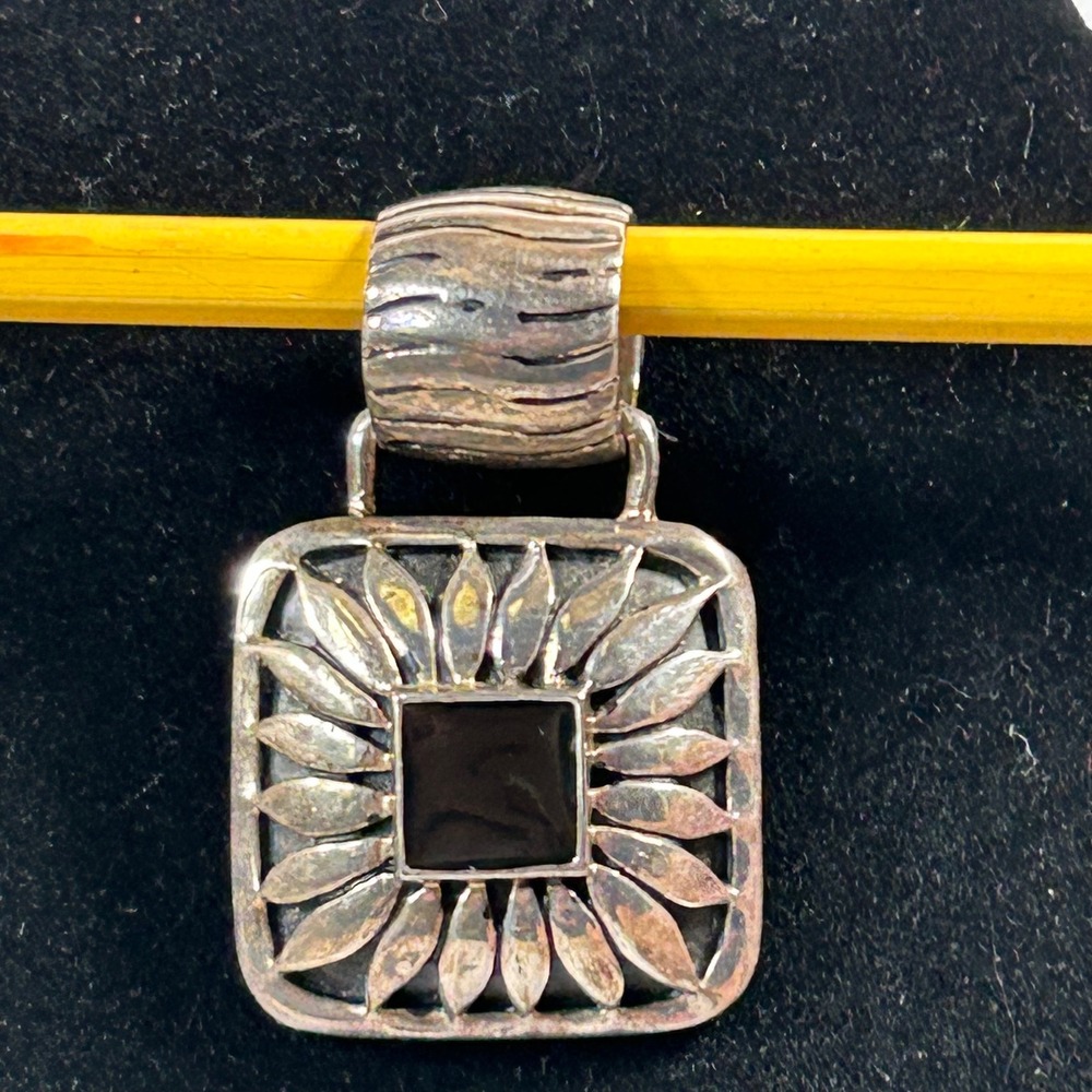Vintage Silver Tone Pendant Black Stone Sunflower Charm Boho Jewelry Necklace